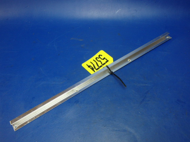 68547-04 Piper - RETAINER Cargo door lower